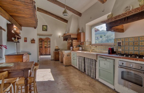 Ossaia House | Pet friendly home in Cortona with WiFi