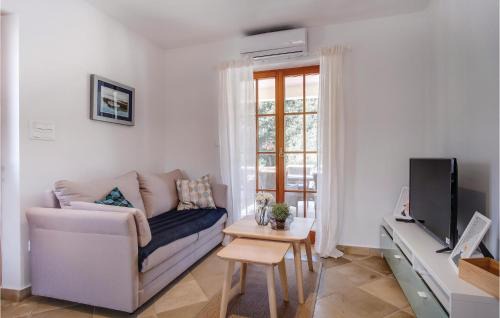 Mali Losinj House | Pet Friendly Home In Sveti Jakov