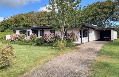 Remmer Strand House | Pet friendly home in Struer with WiFi