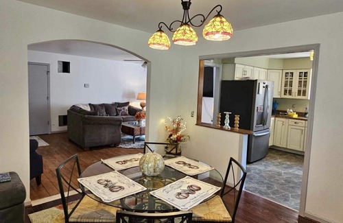 Hood House | Pet friendly home, pond, paddle boat, fishing gear, hiking, wineries, game room