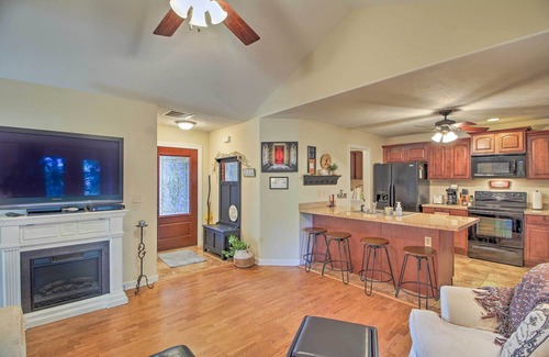 Blue Eye House | Pet-Friendly Home w/Yard: 9 Mi to Table Rock Lake