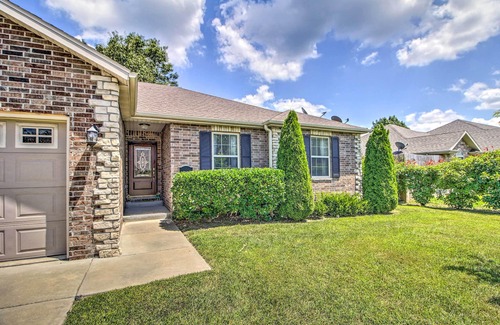Blue Eye House | Pet-Friendly Home w/Yard: 9 Mi to Table Rock Lake