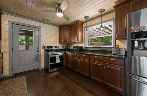 Pigeon Forge Cabin | Pet Friendly! Hot Tub | Pool Table & Fire Pit