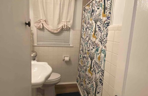 Monroe House | Pet friendly house with covered parking