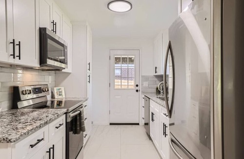 Lakewood Apartment | Pet Friendly I 3bd I Red Rocks I Belmar I Denver