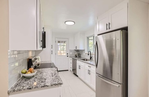 Lakewood Apartment | Pet Friendly I 3bd I Red Rocks I Belmar I Denver