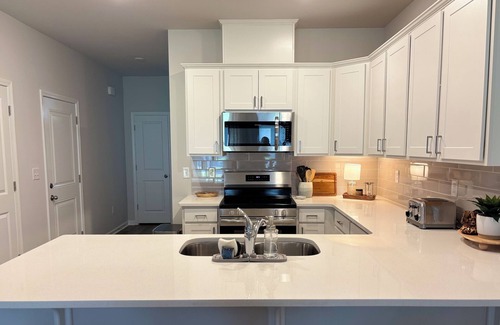 Ocean Isle Beach House | Pet friendly! King bed, smart TVs, mins to beaches from this brand new townhome