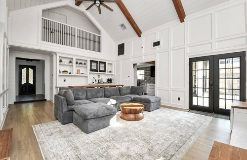 Pearland House | Pet friendly/King Bed/Tranquil Retreat/Fenced Backyard/Master BR on Main