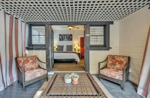 Calistoga Hotel | Pet-Friendly King Retreat w/Private Porch. Walk to Best Calistoga Restaurants