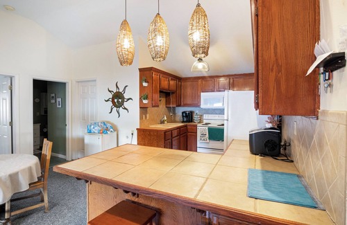 Climax Springs House | Pet-Friendly Lakefront Home in a Quiet Cove w/Netflix, Outdoor Seating, Boat Slip