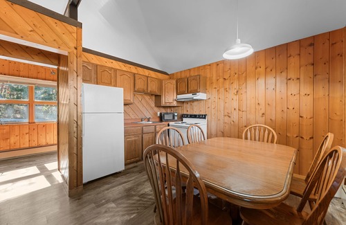 Potosi Cabin | Pet-Friendly Lake Hideaway w/Views