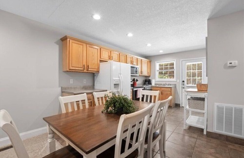 Sharps Chapel House | Pet Friendly. Lakefront firepit. Covered dock. Late summer/fall dates available