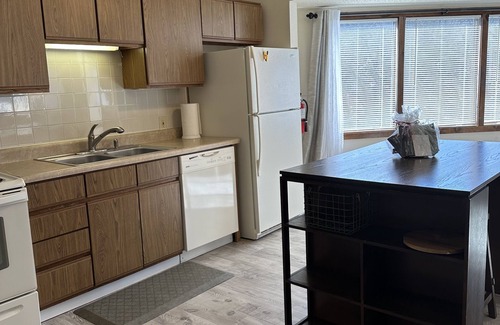 Osage Beach House | Pet Friendly Lakefront Villa in the Heart of Osage Beach & 10' x 30' Boat Slip