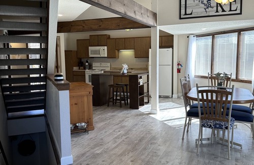 Osage Beach House | Pet Friendly Lakefront Villa in the Heart of Osage Beach & 10' x 30' Boat Slip