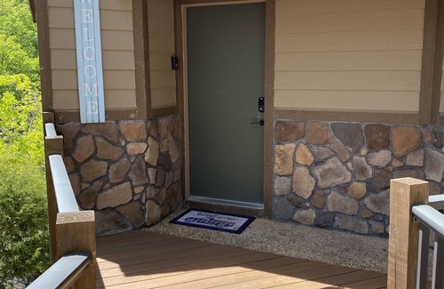 Osage Beach House | Pet Friendly Lakefront Villa in the Heart of Osage Beach & 10' x 30' Boat Slip