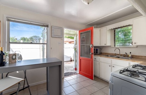 Burbank House | Pet Friendly Large Backyard Steps to Chandler Bike Path