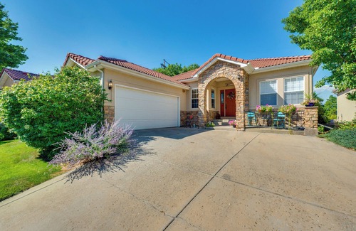 Longmont House | Pet-Friendly Longmont Home w/McIntosh Lake Access