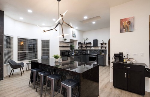 Las Cruces House | Pet Friendly Luxury Oasis With Pool and Hot-Tub! EV
