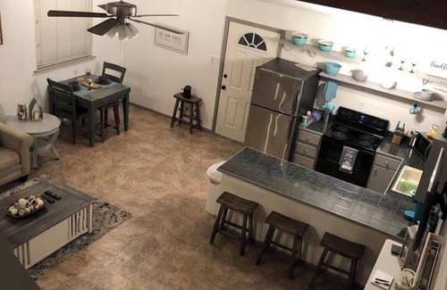 Tomball House | PET FRIENDLY MAIN STREET LOFT, WALKING DISTANTANCE TO OLD TOWN TOMBALL