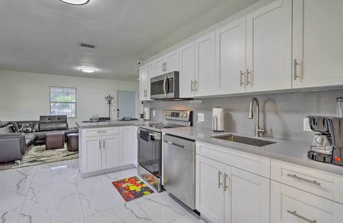 Pinewood House | Pet-Friendly Miami House ~ 8 Mi to Beaches!