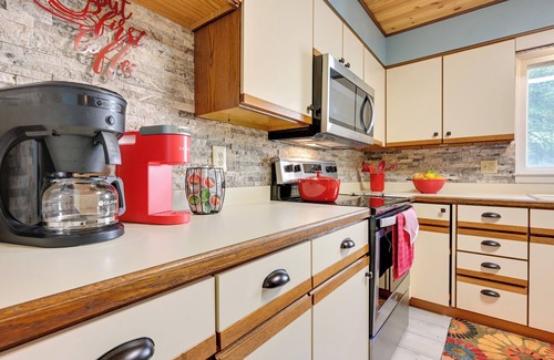 Owosso House | Pet-Friendly Michigan Escape w/Patio & Gas Grill!