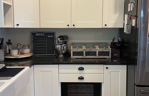 Arapahoe Ridge House | PET FRIENDLY! Modern & Cozy, minutes from Campus and Pearl st!