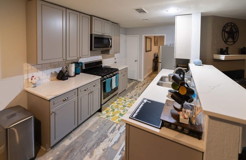Euless House | Pet Friendly, Modern Smart Home close to Airports & Stadiums
