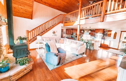 Leadville House | Pet Friendly Mtn Cabin on 40 Acres 2 King Beds