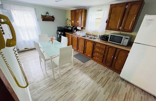 Corinth Cottage | Pet friendly Near Lake George and Saratoga