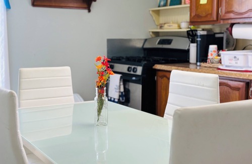 Corinth Cottage | Pet friendly Near Lake George and Saratoga