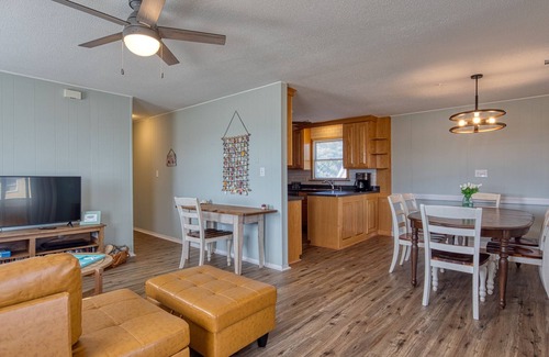 Kill Devil Hills House | Pet friendly, ocean side cottage only 5 minute walk to beach access!