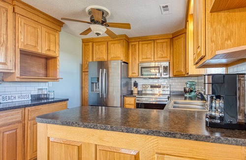 Kill Devil Hills House | Pet friendly, ocean side cottage only 5 minute walk to beach access!