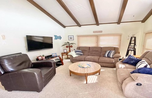 Loveladies House | Pet Friendly. Ocean Block. Single Family. Private Yard. Beach Badges. Sunday to Sunday rental. WIFI.