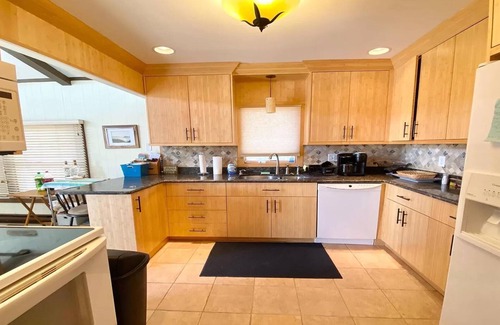 Loveladies House | Pet Friendly. Ocean Block. Single Family. Private Yard. Beach Badges. Sunday to Sunday rental. WIFI.