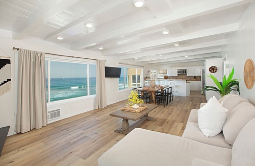South Oceanside House | Pet Friendly Oceanfront Unit in Oceanside P1315-1