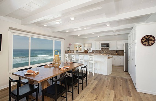 South Oceanside House | Pet Friendly Oceanfront Unit in Oceanside P1315-1
