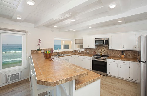 South Oceanside House | Pet Friendly Oceanfront Unit in Oceanside P1315-1
