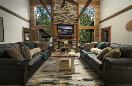 Broken Bow House | Pet Friendly Paradise in the Southern Hills of Hochatown, Oklahoma, Perfect for a Weekend Escape