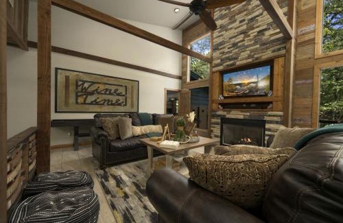 Broken Bow House | Pet Friendly Paradise in the Southern Hills of Hochatown, Oklahoma, Perfect for a Weekend Escape