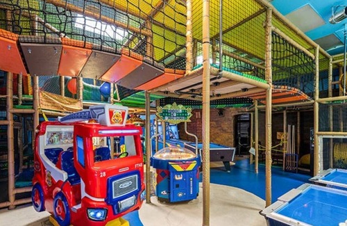 Regal Palms House | Pet-Friendly Paradise Near Disney: Your Perfect Resort Getaway!
