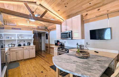 Asheville House | Pet Friendly, Private Home in The BlueRidge Mountains