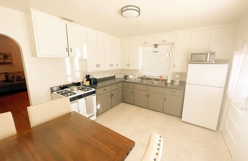 Highland Business House | Pet Friendly! Private Casita in Nob Hill
