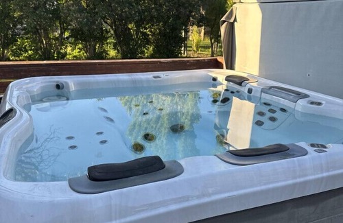 Garden City House | Pet Friendly-Private Hot tub! Fresh Remodel! Arcades! Grass Yard! Walk 2 Lake!