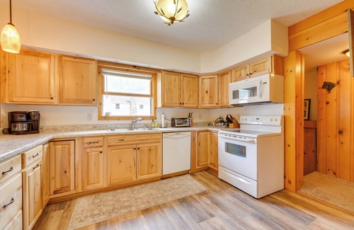 Lake George House | Pet-Friendly Queensbury Home w/Screened Porch