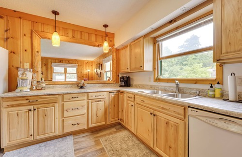 Lake George House | Pet-Friendly Queensbury Home w/Screened Porch