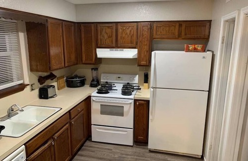 Edmond House | Pet Friendly! Quiet, Conveniently Located!