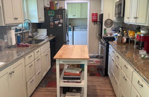 Temple House | PET FRIENDLY QUIET NEIGHBORHOOD!