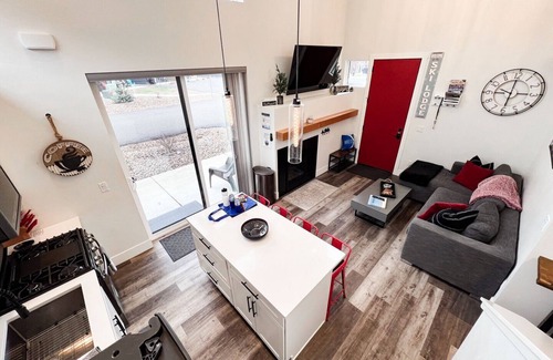 Whitefish House | Pet Friendly, Red Poppy at the Quarry, Amazing 2 Bed/2 Bath, Hot Tub, Sleeps 7!