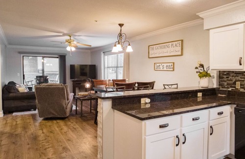 Table Rock Condo | Pet Friendly ~ Resort Amenities ~ Near the 76 Strip ~ FREE TICKETS INCLUDED! (PR50-4)