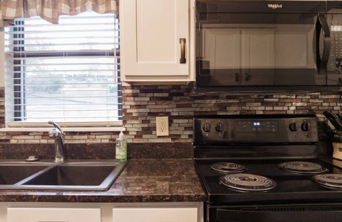 Table Rock Condo | Pet Friendly ~ Resort Amenities ~ Near the 76 Strip ~ FREE TICKETS INCLUDED! (PR50-4)